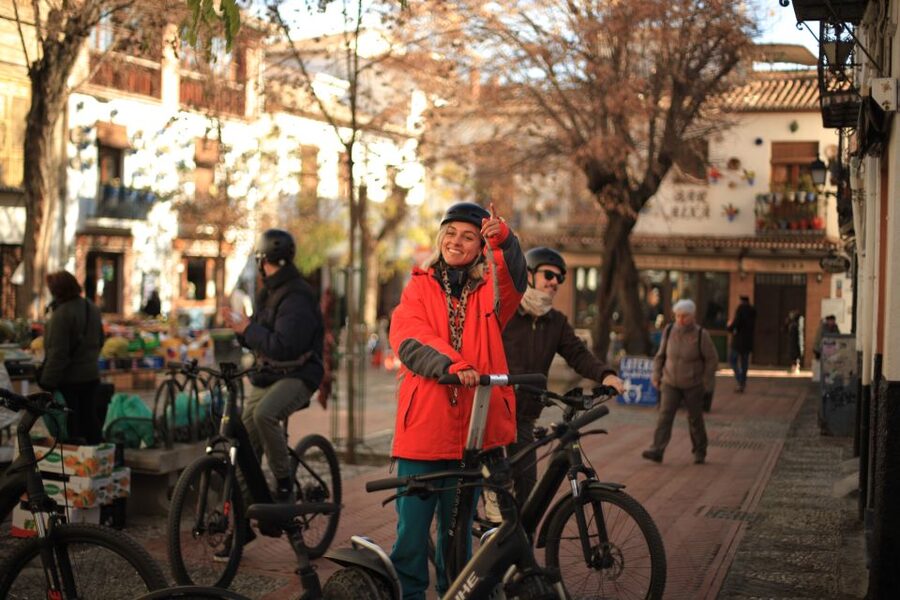 Granada: Highlights & Viewpoints eBike Tour with Tapas Break - Into Albaicín’s white lanes