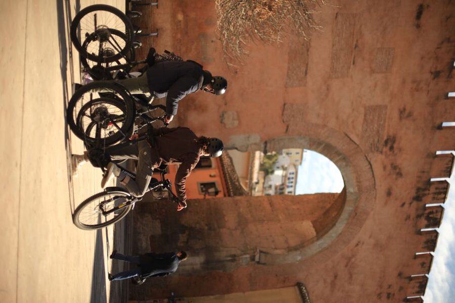 Granada: Highlights & Viewpoints eBike Tour with Tapas Break - The guides make the difference