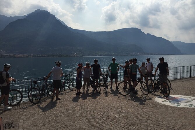Group Bike Tour: Onno & Ghisallino (E-bikes and Road bikes) - Leaving Bellagio on Two Wheels