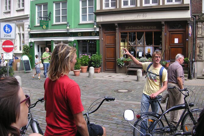 Guided Hamburg City Bike Tour - Speicherstadt and HafenCity: old brick beside new glass