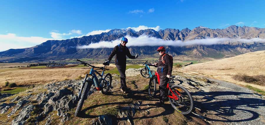 Guided Scenic E-bike Tour - Ride to the Lake - Pausing at Historical Places and Outdoor Sculptures