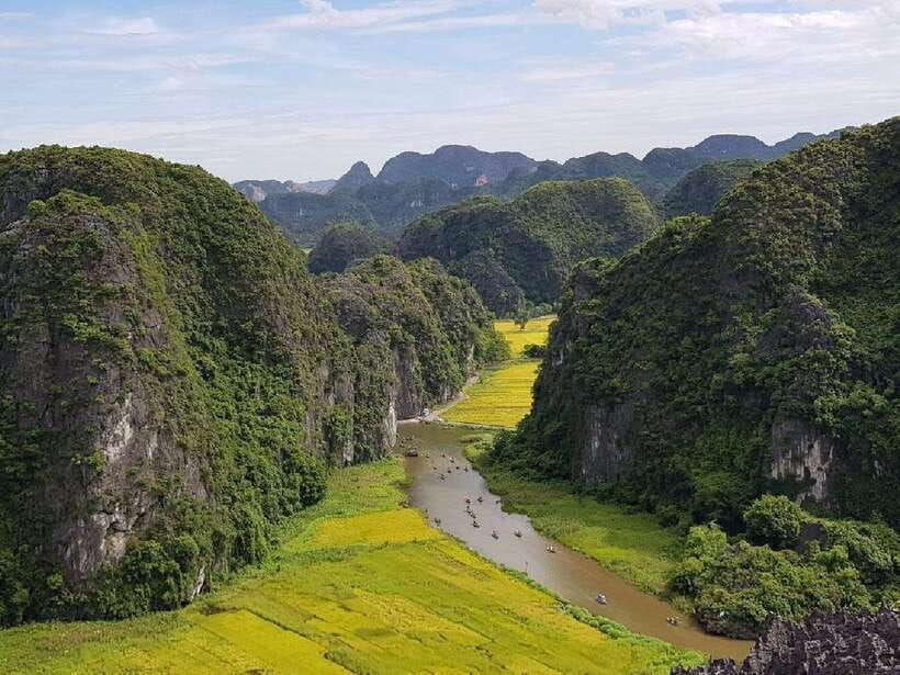 Ha Noi: Ninh Binh / Hoa Lu - Trang An - Mua Cave / Cycling - Mua Cave and the Climb to Lying Dragon Mountain