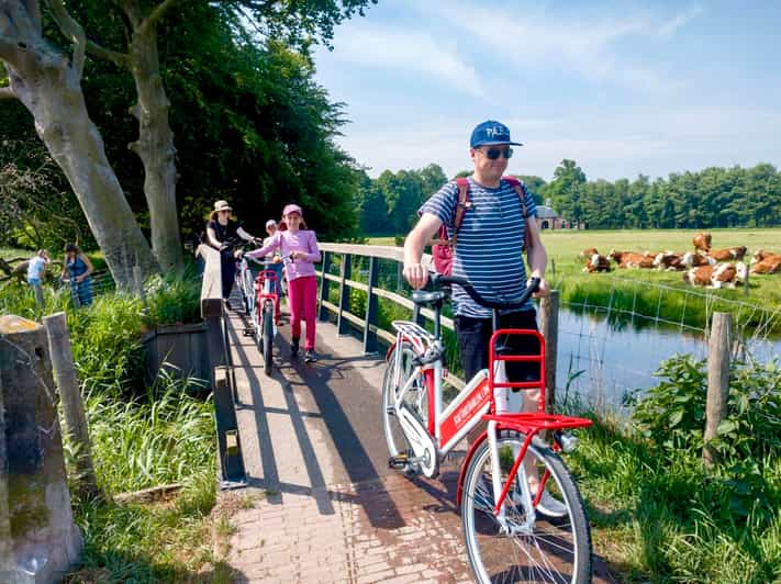 Haarlem Highlights Bike Tour - Getting comfortable on the included bicycle