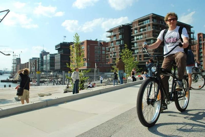 Hamburg 3-Hour Bike Tour - From Heiligengeistfeld to the Alster Lakes