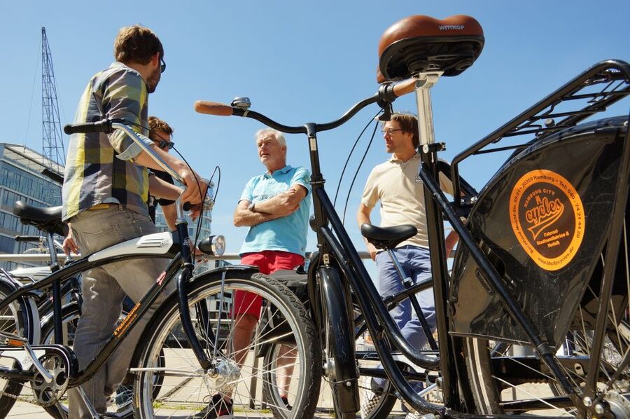 Hamburg: Bike Rental - Riding Toward the Elbe River