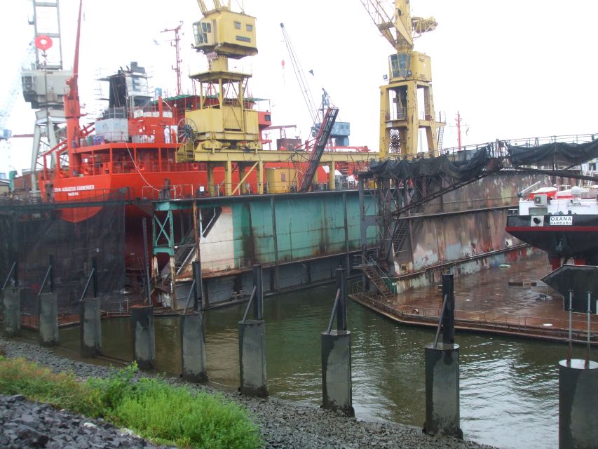 Hamburg: Bike Tour of the Speicherstadt & Old Harbor - Baaken Harbor and the working port