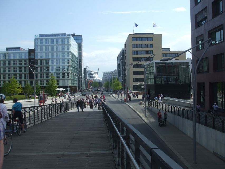 Hamburg: City Tour by Bike with Elbphilharmonie incl. Bike - Hamburg’s old town and the Gängeviertel