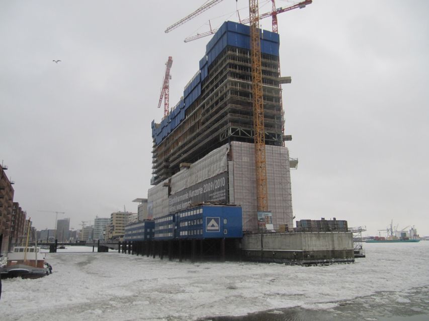 Hamburg: City Tour by Bike with Elbphilharmonie incl. Bike - From Rotherbaum to the Alster lakes