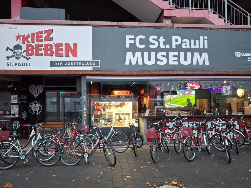 Hamburg: Downtown, Alster & Creative Neighborhoods by Bike - Why this Hamburg bike tour feels different