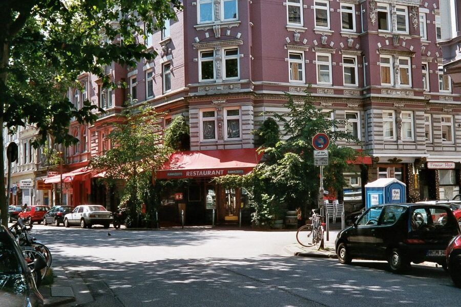 Hamburg: Downtown, Alster & Creative Neighborhoods by Bike - Timing, language, and rainy-day planning
