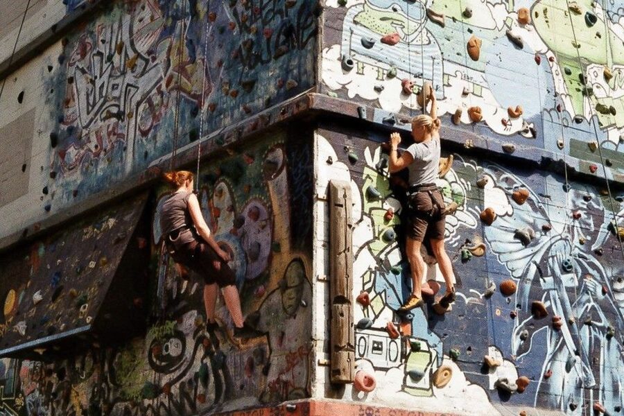 Hamburg: Downtown, Alster & Creative Neighborhoods by Bike - Sternschanze and Karolinenviertel: Hamburg’s alternative side
