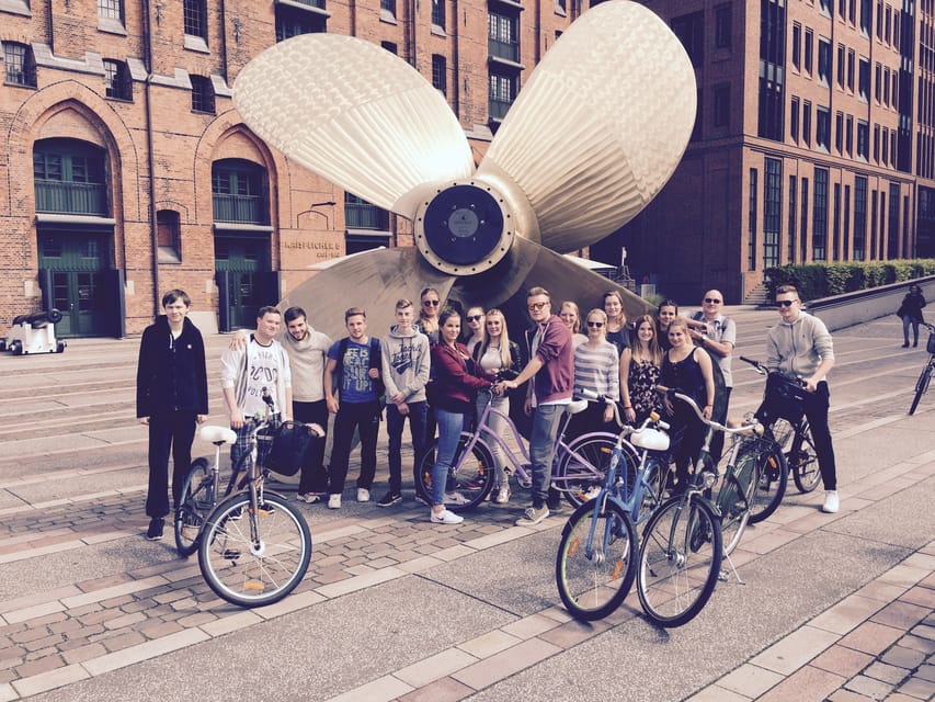 Hamburg: Guided Bike Tour - Landungsbrücken and the harbor view