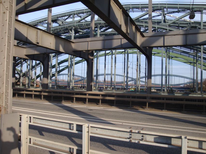 Hamburg Harbor: 3.5-Hour Guided Tour by Bike - Starting in St. Pauli beside the harbor