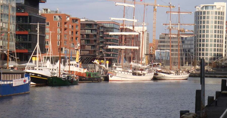 Hamburg Harbor: 3.5-Hour Guided Tour by Bike - HafenCity and the Elbphilharmonie