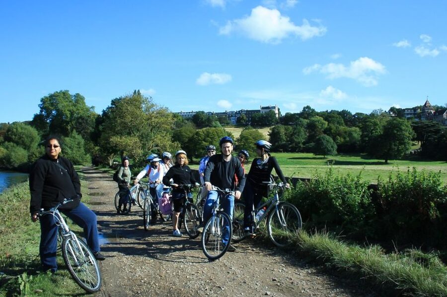 Hampton Court Palace: River Thames Bike Tour - Price, timing, and the practical trade-offs