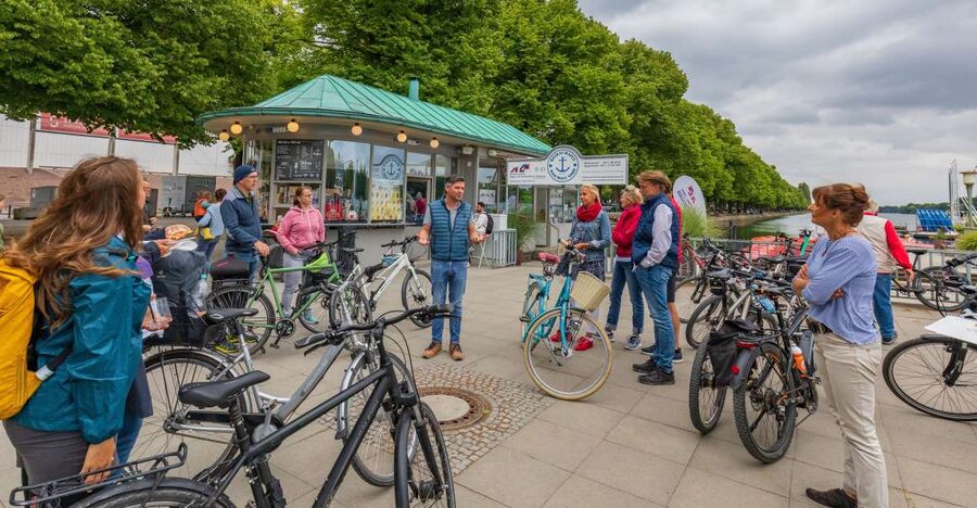 Hannover: Guided Bike Tour for Foodies with Tastings - Four things to know before you book