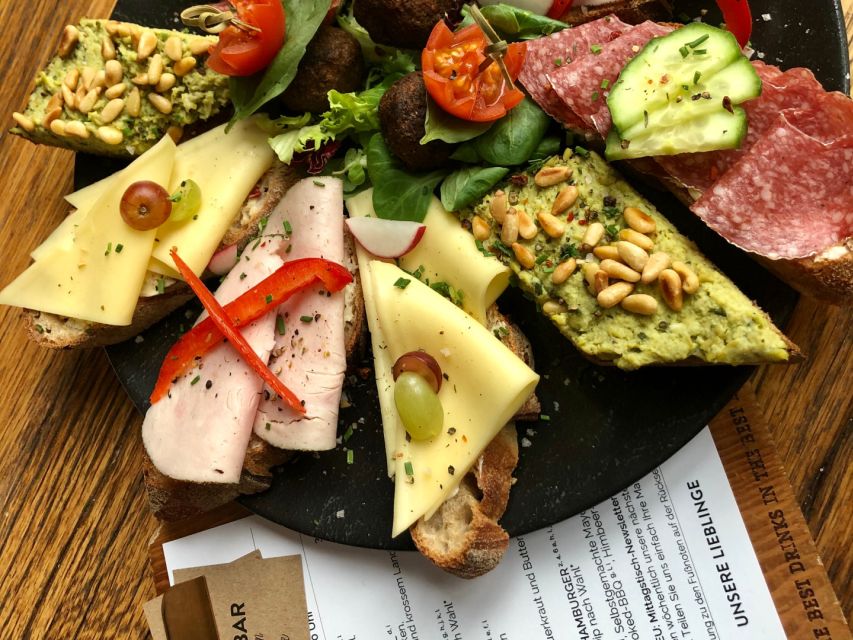 Hannover: Guided Bike Tour for Foodies with Tastings - The New Town Hall and the first taste of Hannover