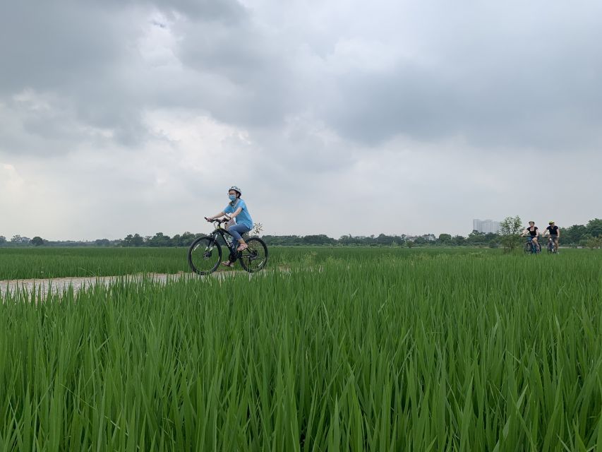 Hanoi: Bike Tour Through Hidden Gems and Banana Island - Crossing Long Bien Bridge toward Banana Island