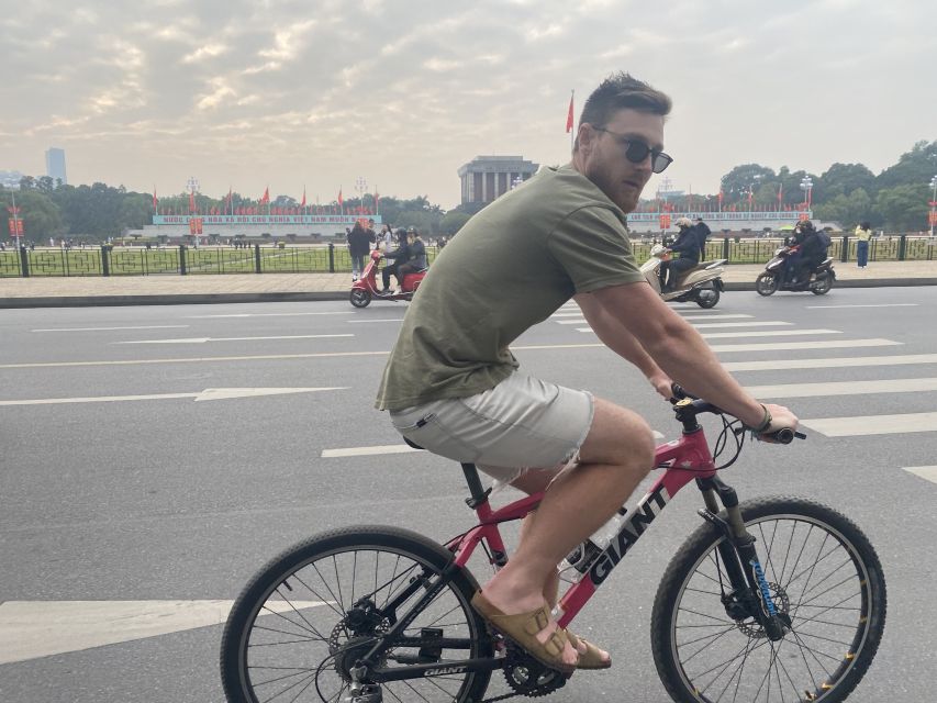 Hanoi: Bike Tour Through Hidden Gems and Banana Island - Local food is more than a lunch break