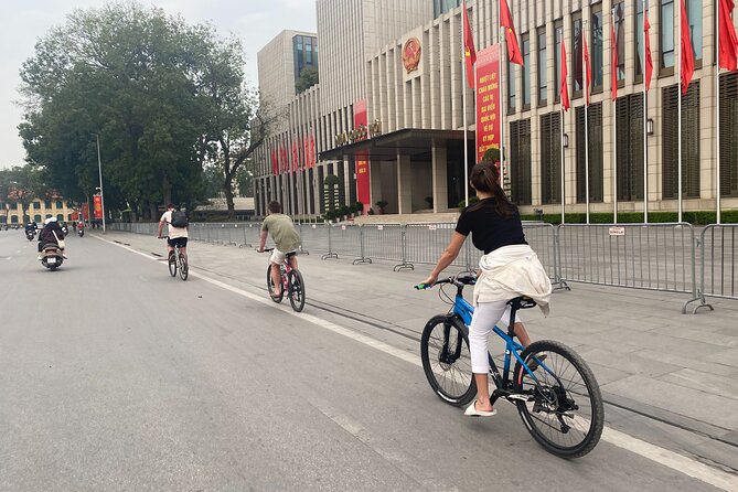 Hanoi City Bike Tour through Banana Island & Food Tasting - Crossing historic Long Bien Bridge
