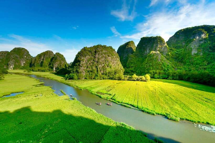 Hanoi: Ninh Binh, Tam Coc, Mua Cave & Hoa Lu with cycling - A 30-dish buffet in the middle of the day