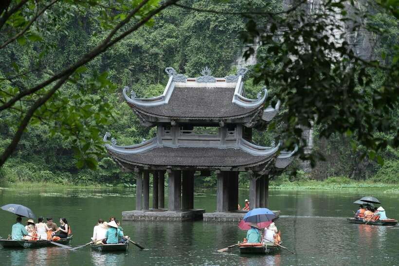 Hanoi:Ninh Binh-Trang An-Mua Cave-Hoa Lu&Cycling BEST SELLER - Trang An by boat through caves and cliffs