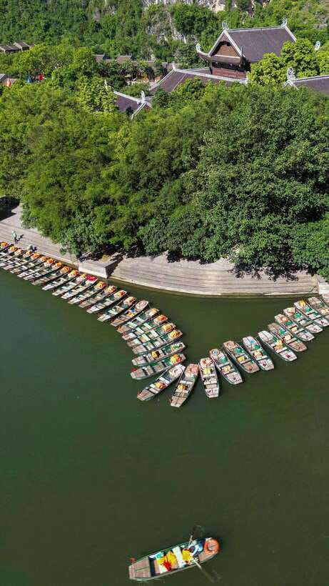 Hanoi:Ninh Binh-Trang An-Mua Cave-Hoa Lu&Cycling BEST SELLER - Mua Cave and the 500-step climb