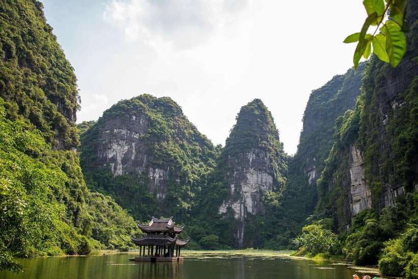 Hanoi:Ninh Binh-Trang An-Mua Cave-Hoa Lu&Cycling BEST SELLER - The early ride from Hanoi to Ninh Binh
