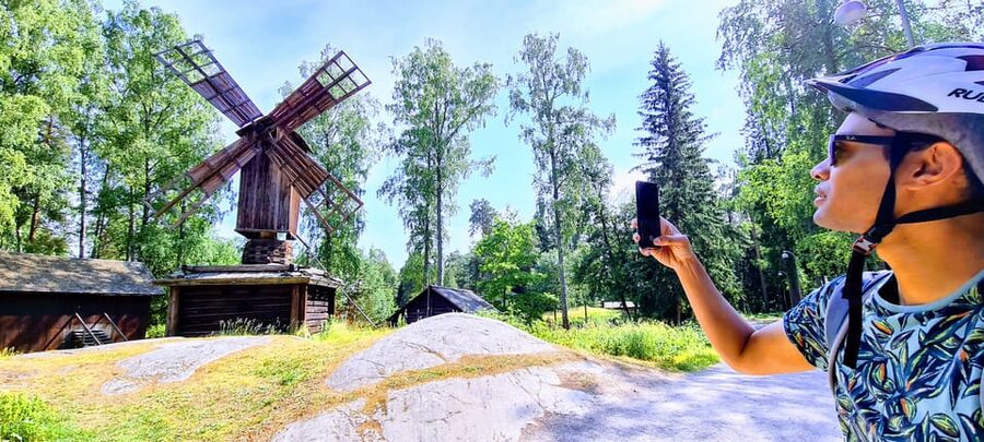 Helsinki: Bike or E-Bike Tour, BBQ, Sauna, Parks, and Forest - Cycling through Meilahti Arboretum and Huopalahti