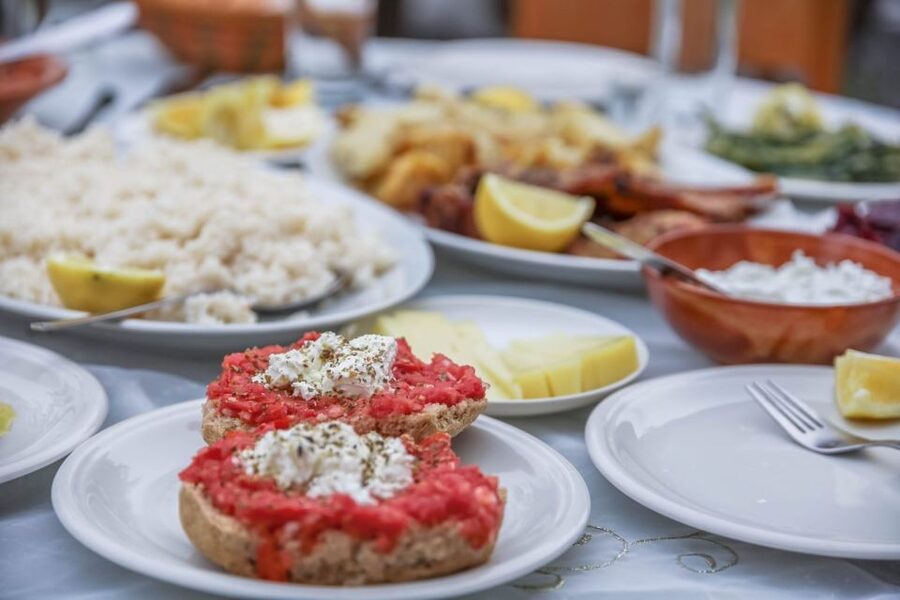 Heraklion: Ecobike Tour with Food tasting - Karavolas brings in the sea air