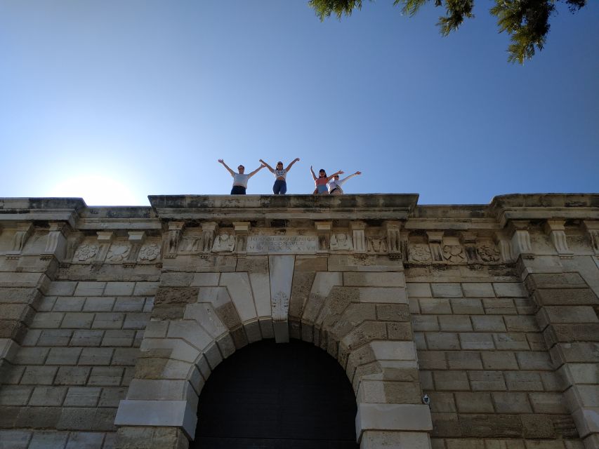 Heraklion: Ecobike Tour with Food tasting - Kornarou Square mixes sightseeing and browsing