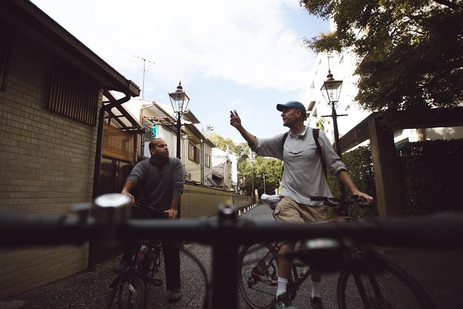 Hidden Kyoto E-Biking tour - Daitokuji trades crowds for atmosphere