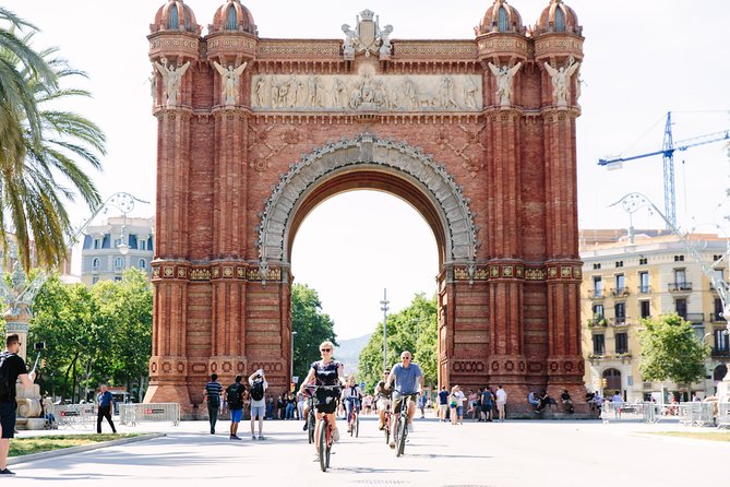 Highlights & Hidden Spots of Barcelona Bike Tour w/ Local Guide - Barcelona Cathedral and the medieval center
