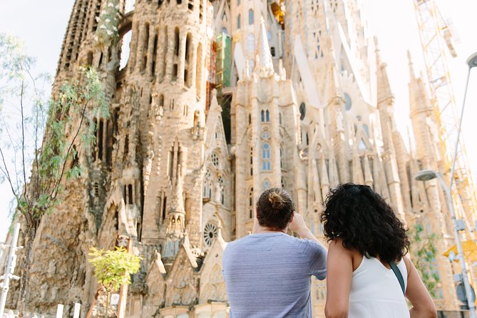 Highlights & Hidden Spots of Barcelona Bike Tour w/ Local Guide - Arc de Triomf and Ciutadella Park
