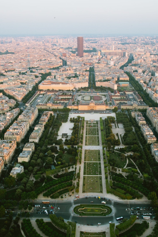 Highlights of Paris Bike Tour in English or Dutch - Place de la Concorde and the Louvre