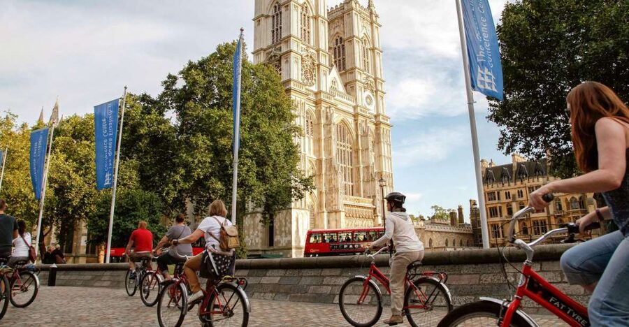 Highlights of Royal London Bike Tour (3 Hours) - Crossing the Thames into the royal city