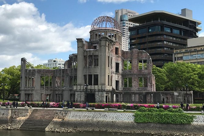 Hiroshima in a Nutshell: Morning Bike Adventure - Hiroshima Castle: gardens, photos, and a change of mood