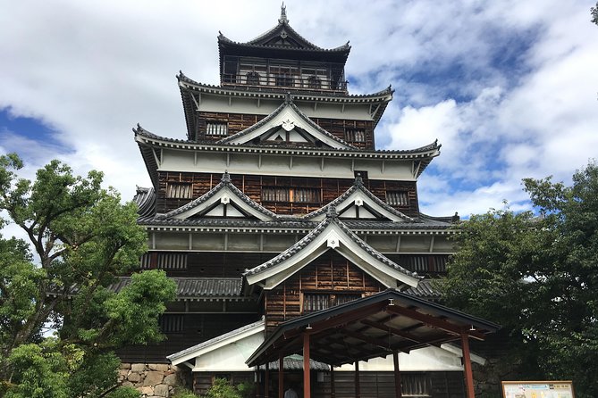 Hiroshima in a Nutshell: Morning Bike Adventure - The guides make the difference