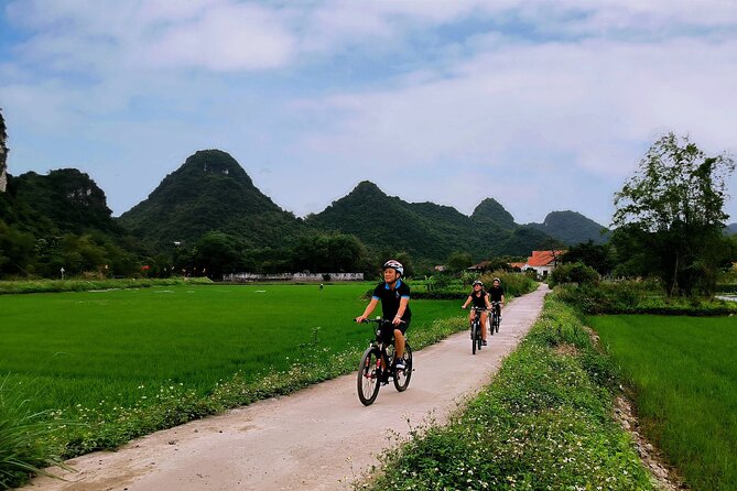 Hoa Lu - Tam Coc - Ninh Binh Day Tour: Biking, Visit Local Family - The morning ride from Hanoi to Ninh Binh