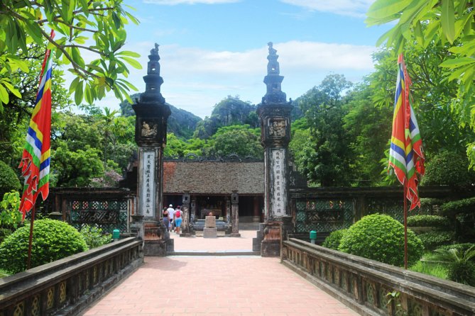 Hoa Lu - Tam Coc - Ninh Binh Day Tour: Biking, Visit Local Family - Hoa Lu and the temples of Vietnam’s first capital