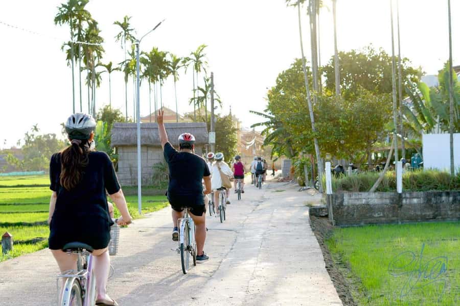 Hoi An Countryside Bike Tour- Tra Que Village & Basket Boat - A local food and drink stop with tofu and rice wine