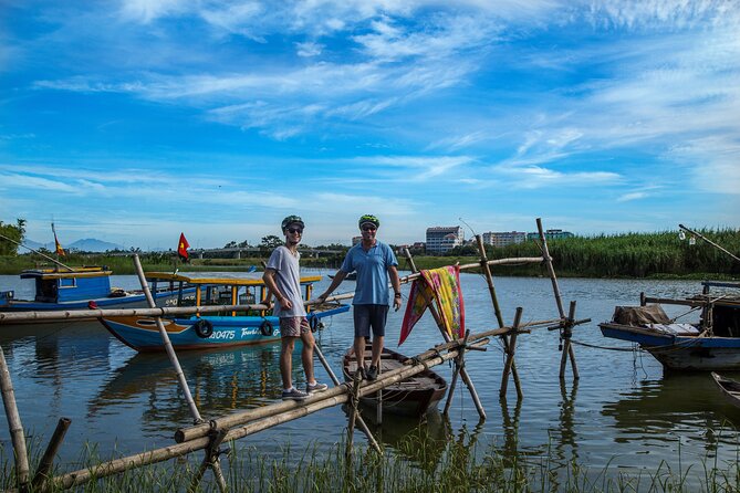 Hoi An: Morning Countryside Tour by Bike - Sleeping mats, baskets, and family craftsmanship