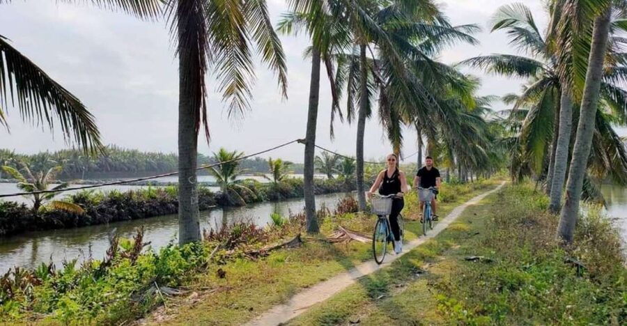 Hoi An: Private Villages Biking Tour with Meal - Thanh Ha pottery village and a 500-year craft