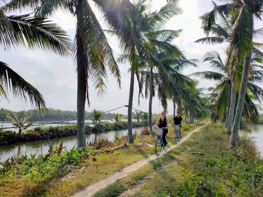 Hoi An: Private Villages Biking Tour with Meal - Cycling out through Hoi An’s countryside
