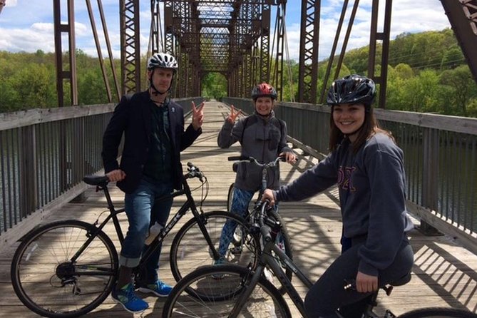 Hudson Valley Craft Brewery Bike Tour - Lukas and Laura make the small group work