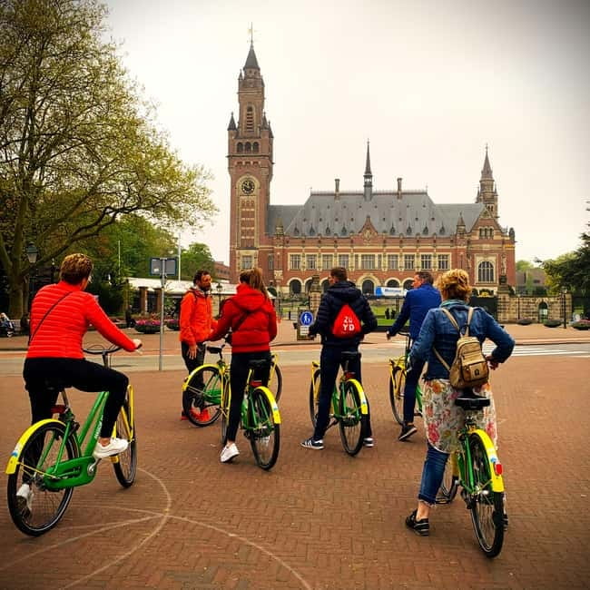 Interactive Safe 2,5hr Bike tour with Entertaining Guide - A guide-led history lesson with personality