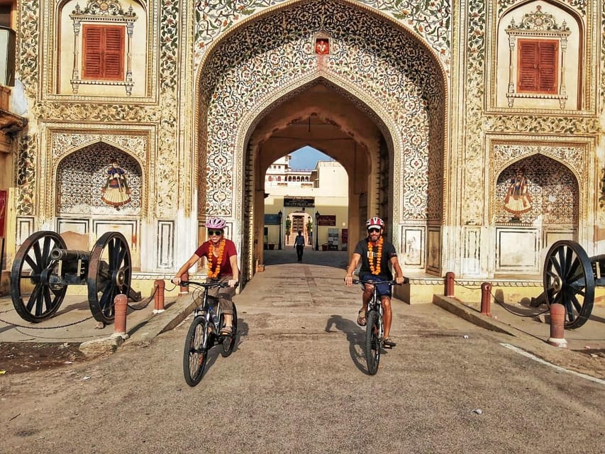 Jaipur: 3-Hour Morning Bike Tour of Jaipur Old City - Jaipur’s old lanes and the first chai stop
