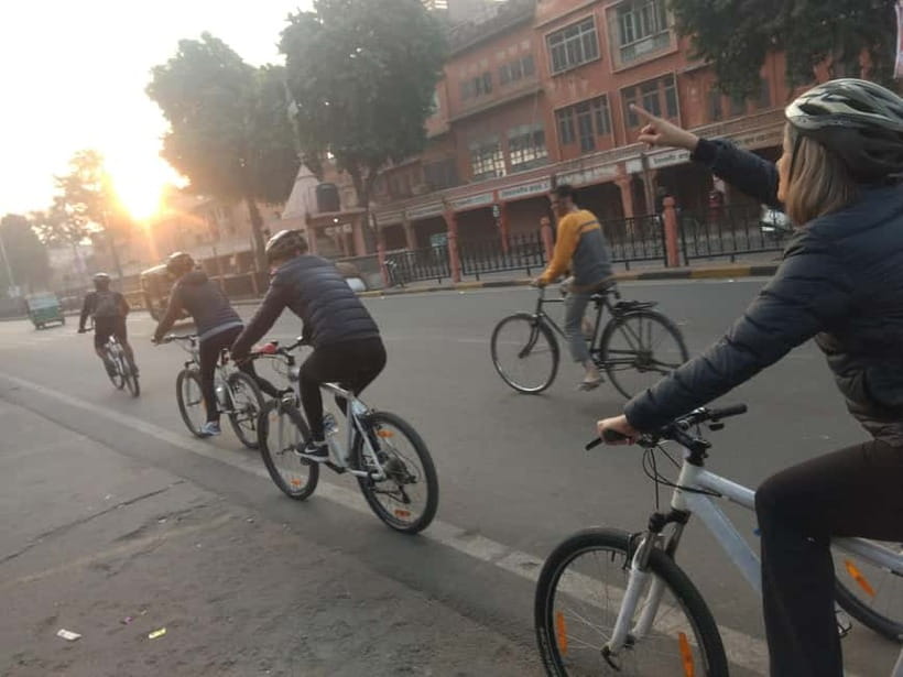 Jaipur: 3-Hour Morning Bike Tour of Jaipur Old City - Cows, greetings, and local connection