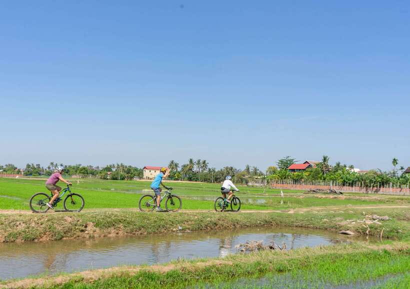 Kampong Phluk: Floating Village Sunset Bike Tour or E-Bike - Key points at a glance