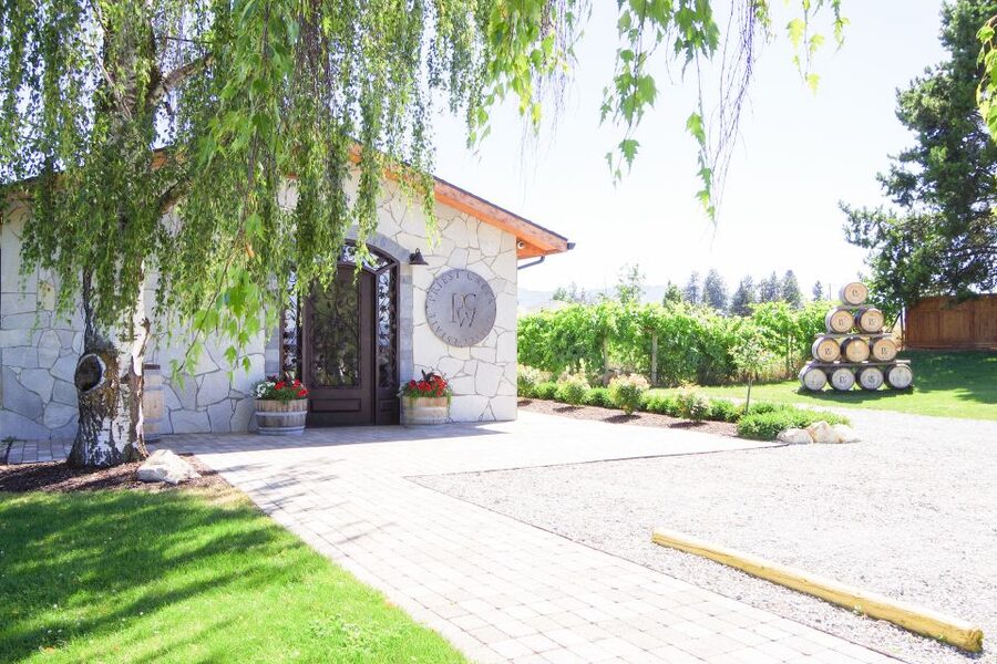 Kelowna: E-Bike Guided Wine Tour with Lunch & Tastings - Who will enjoy this Kelowna outing most?